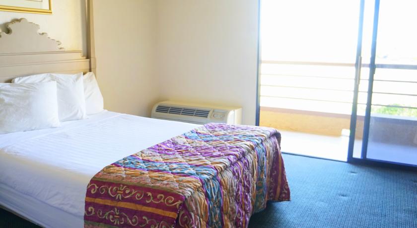 http://oisamplesite.com/islandinnhotelaz/wp-content/uploads/2016/04/27338936-1.jpg